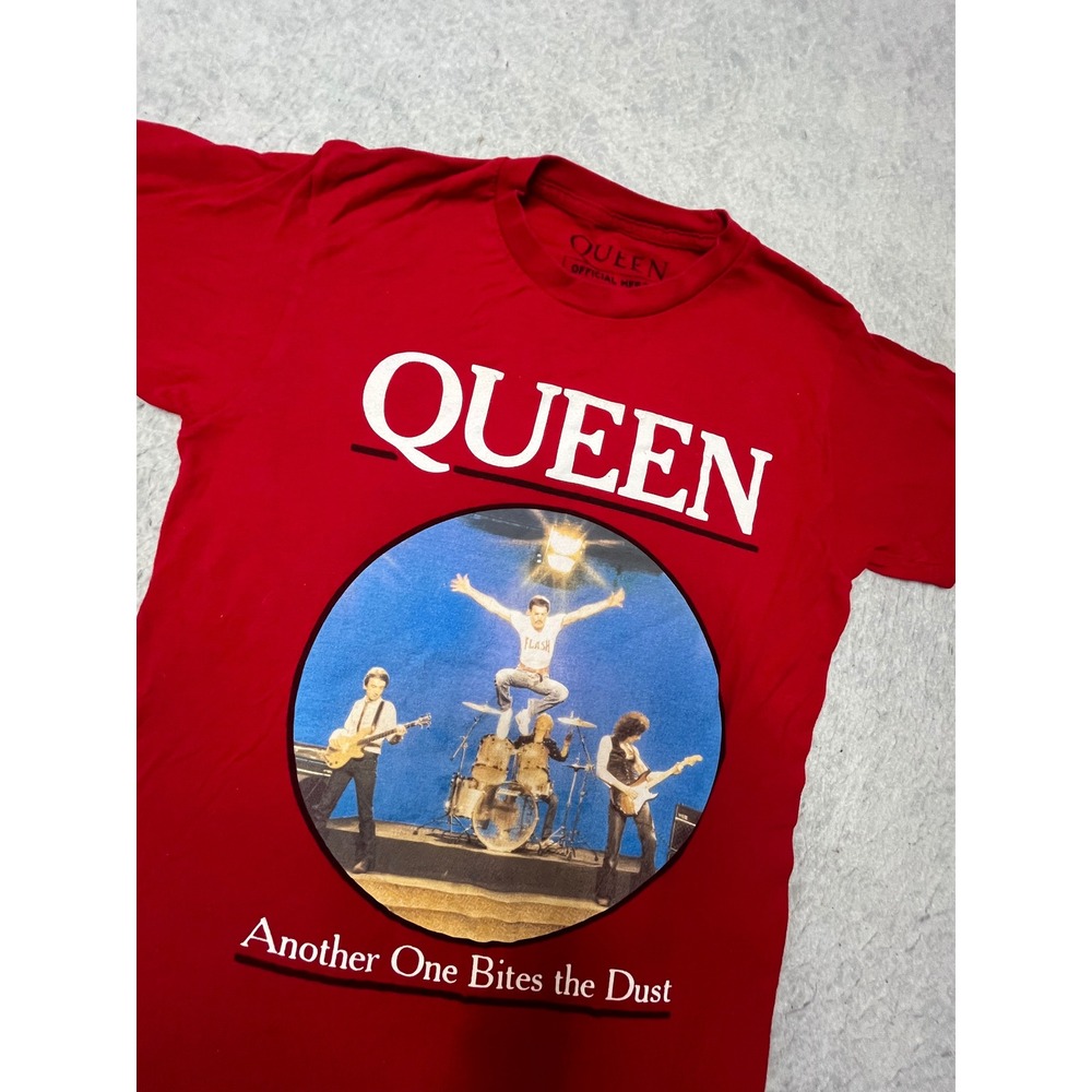 Queen Official Merch Another One Bites the Dust Red‎ Graphic T-Shirt Mens Small
